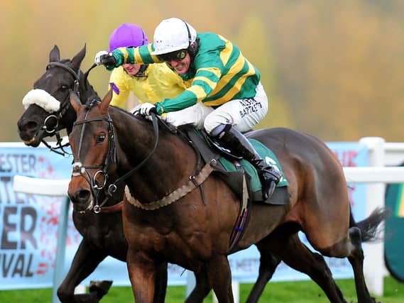 Tony McCoy winning his 4.000th race on Mountain Tunes at Towcester