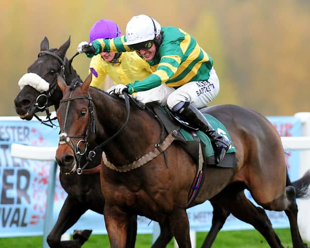 Tony McCoy winning his 4.000th race on Mountain Tunes at Towcester