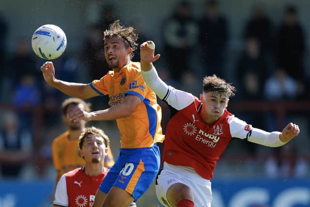 Tom Sang (left) battles with Fleetwood’s Mark Helm 