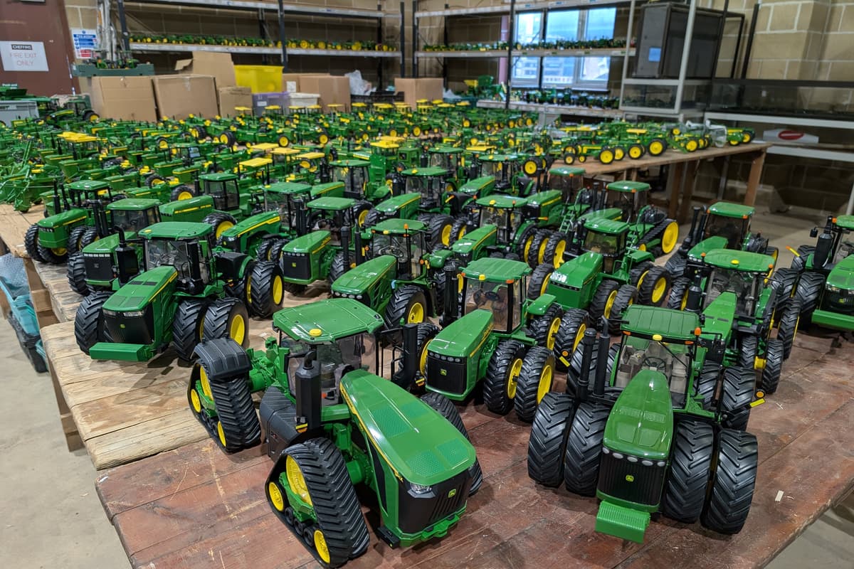 Collector selling hundreds of John Deere tractor toys to ‘make space’ for ...