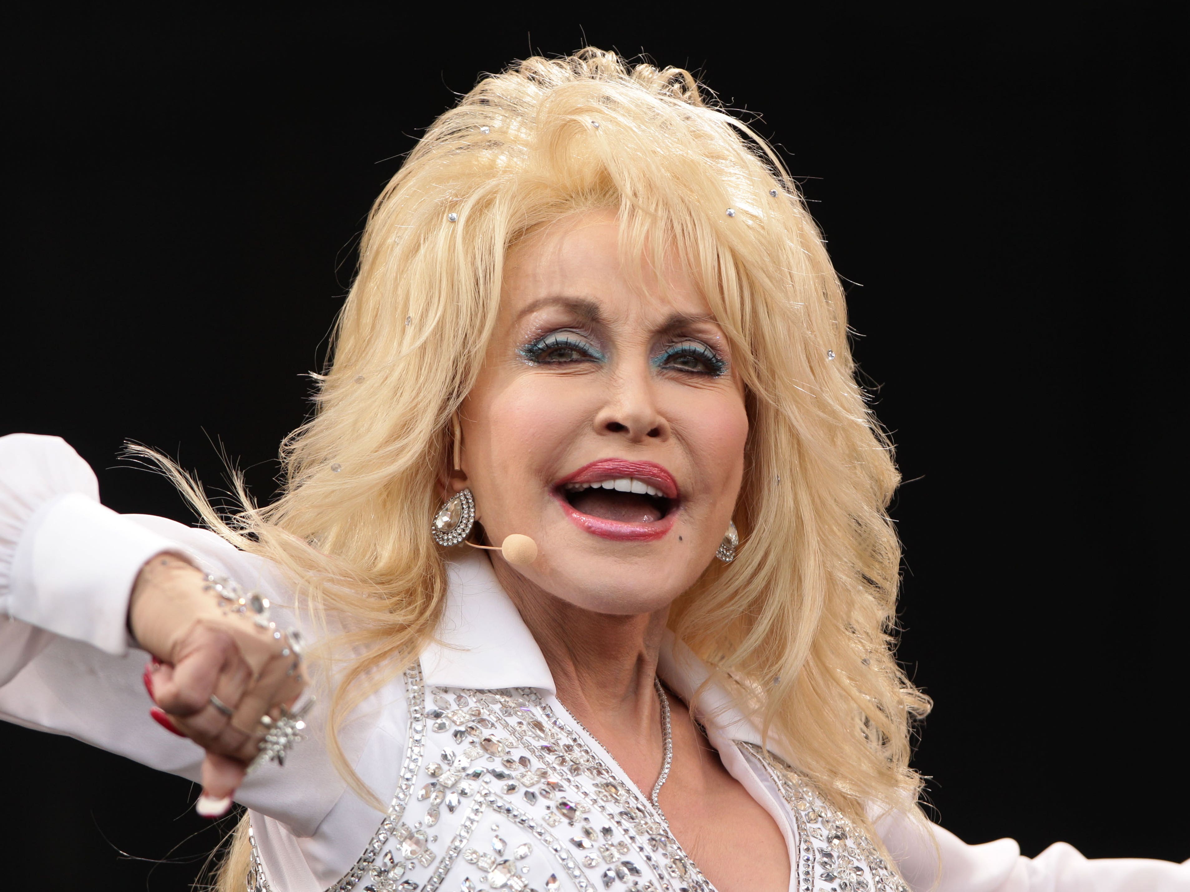 Headshot of Dolly Parton performing