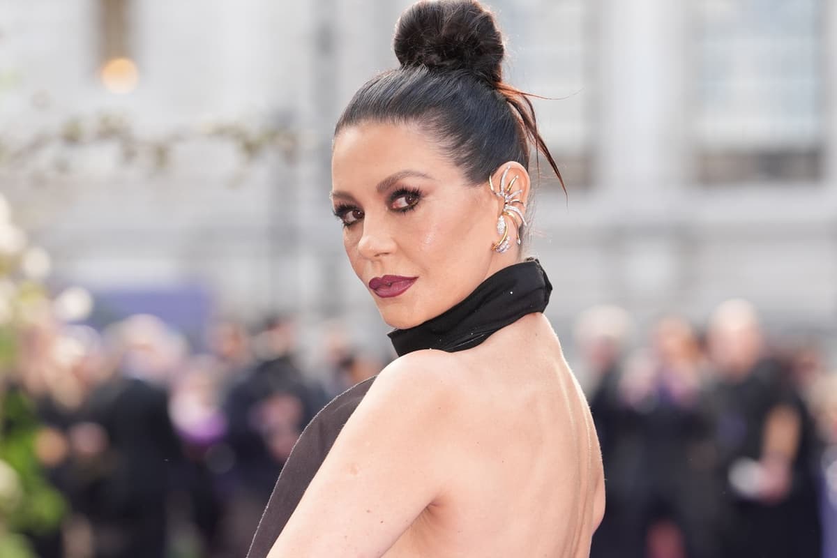 Catherine Zeta-Jones verurteilt die Bezeichnung „Nepo-Baby“ als ...