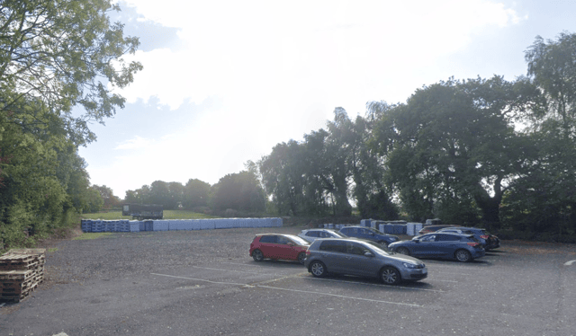 Four outdoor padel tennis courts and four outdoor pickleball courts will be build next to the garden centre car park