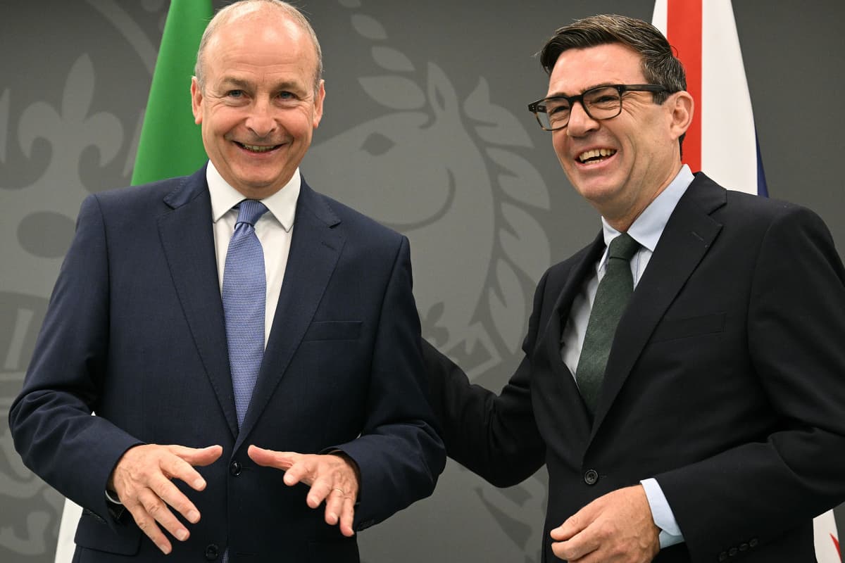 Burnham verspricht, die Beziehungen zur EU zu vertiefen, während er den ...