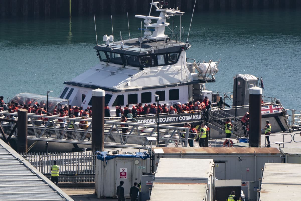 Channel crossings: Home Office records 781 arrivals in a day
