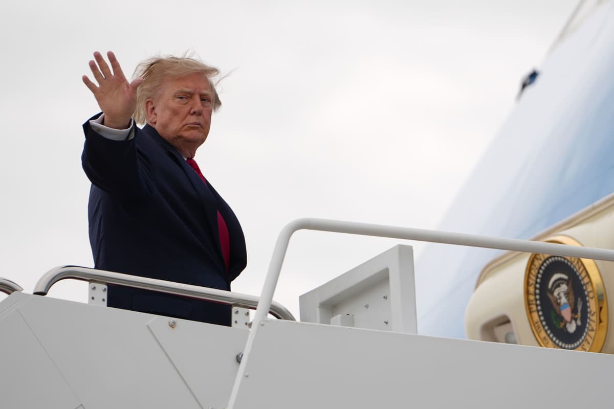 CNN says it was left off Air Force One for Trump’s trip to college ...