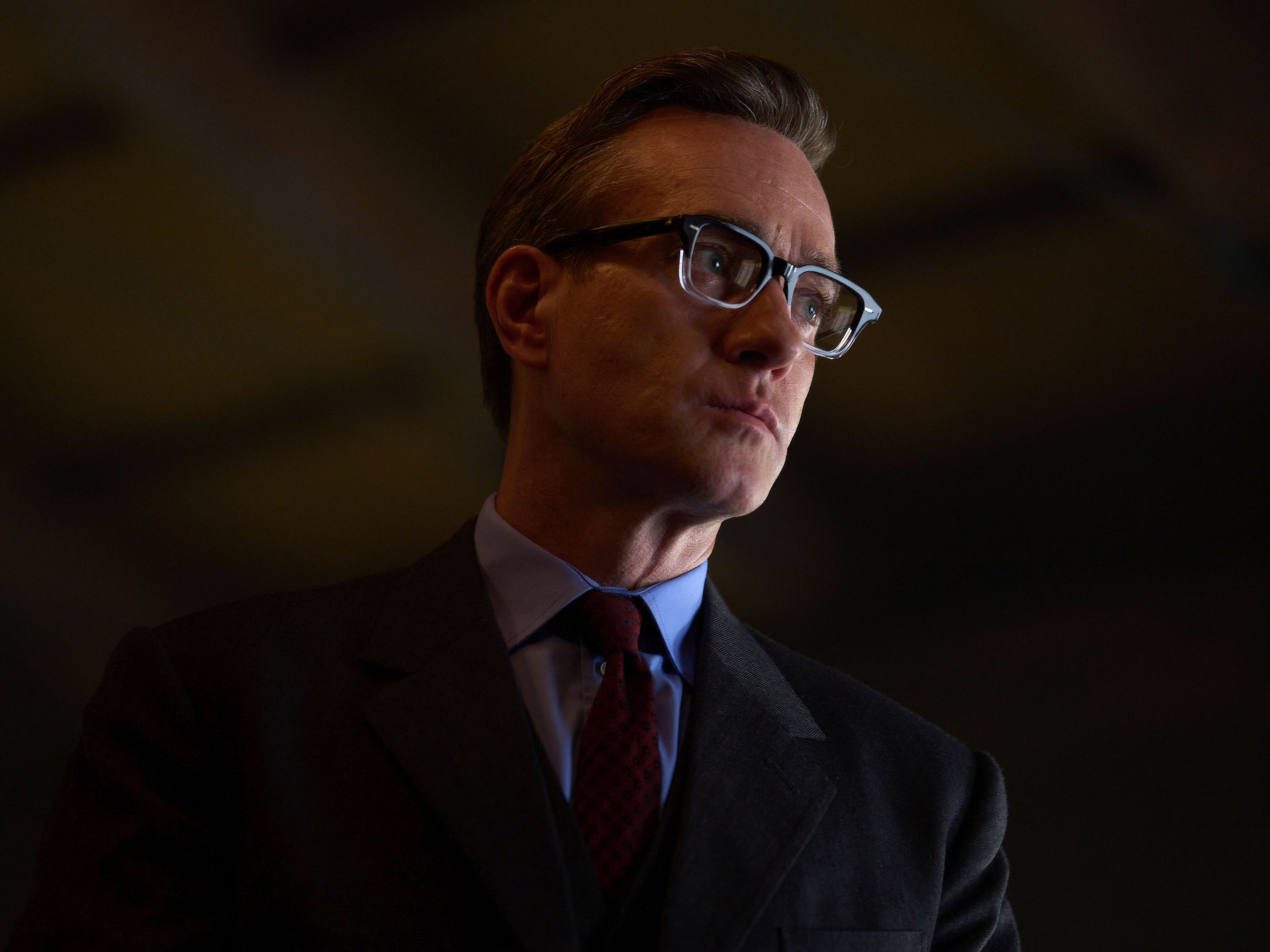 Matthew Macfadyen embodies spymaster George Smiley in preview of Legacy ...