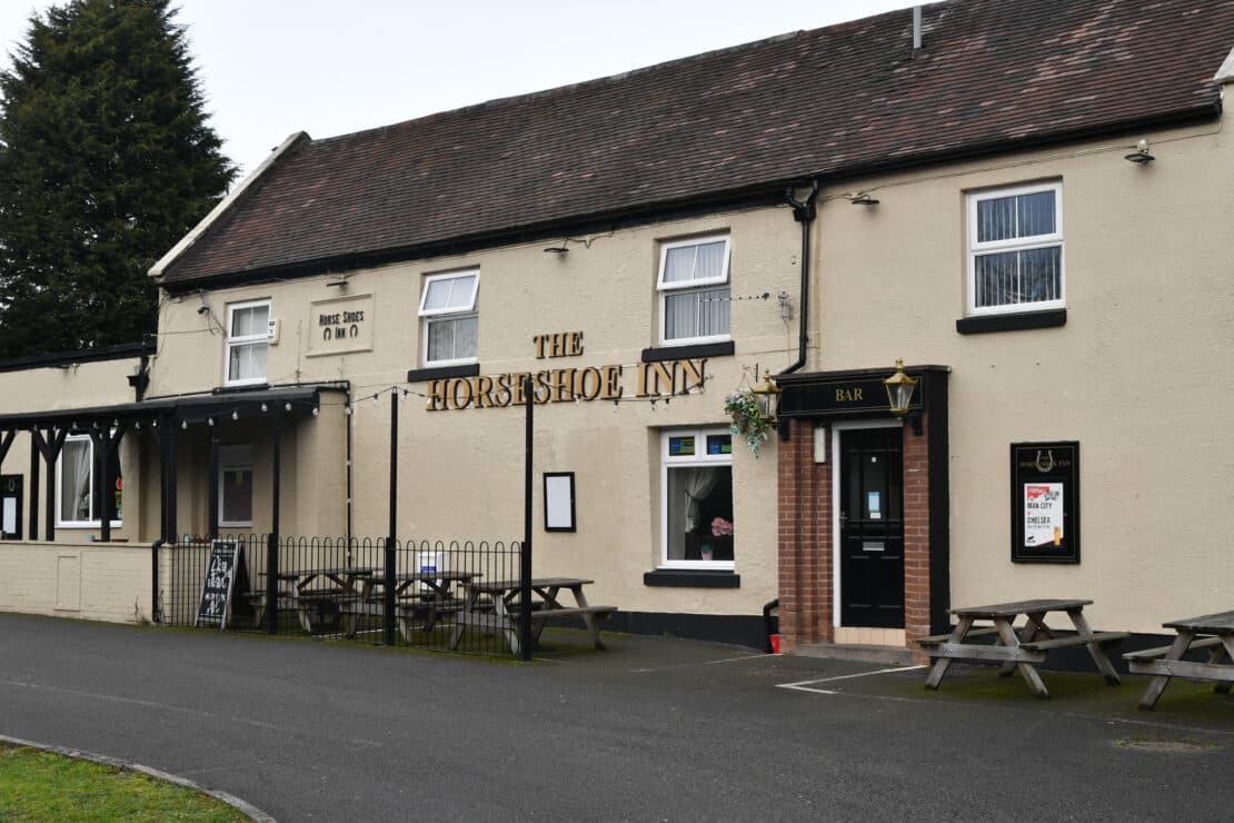 Neuer Wirt versucht, die Gäste des Telford-Pubs nach plötzlicher ...