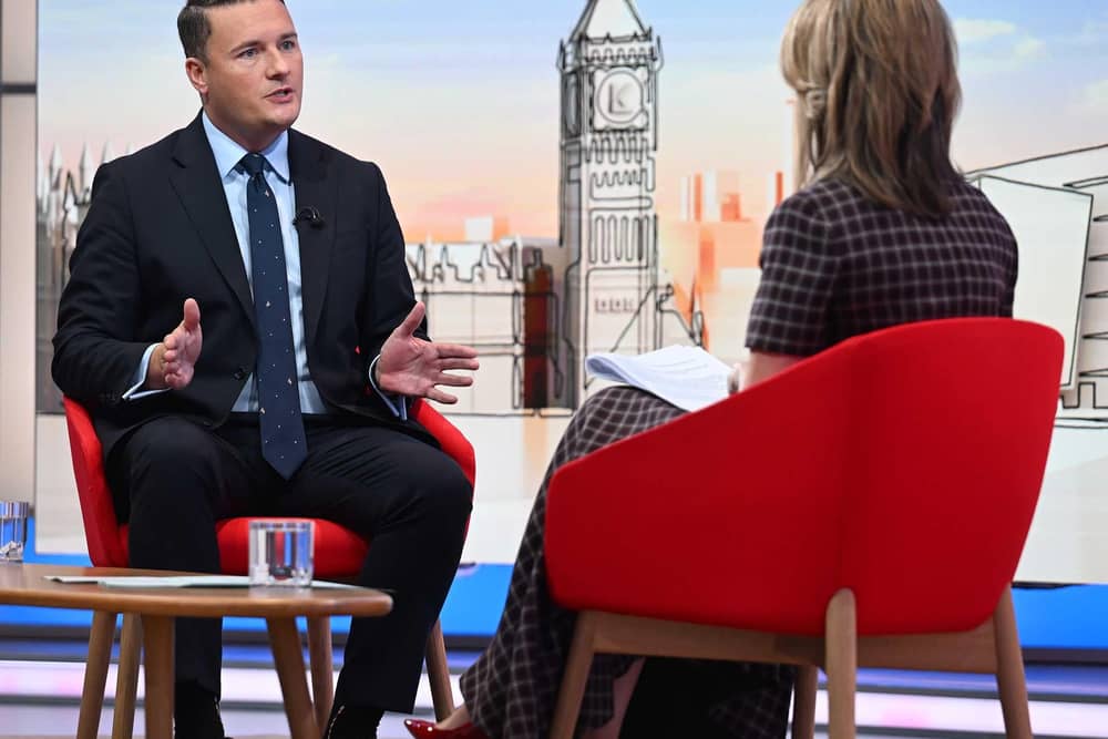 Defence Secretary Wes Streeting talking to co-host Victoria Derbyshire on the BBC1 current affairs programme Sunday with Laura Kuenssberg