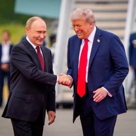 Donald Trump continues to move ever closer to  Vladimir Putin