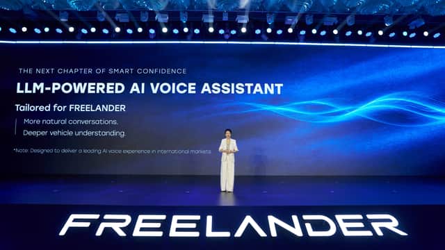 Lucia Mao, CEO of FREELANDER International, introduces the AI voice assistant at FREELANDER Nightfall