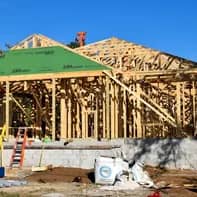 A house being built. By Paul Brennan from Pixabay free to use.