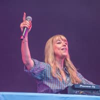 Sara Cox holds on to Radio 2 breakfast listeners