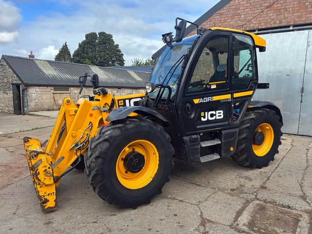 This 2022 JCB 532-60 Agri Loadall sold for £43,500.