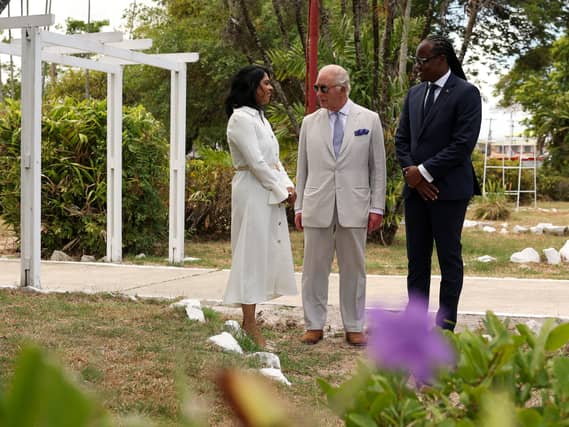 The King with two people in Promenade Gardens in Georgetown