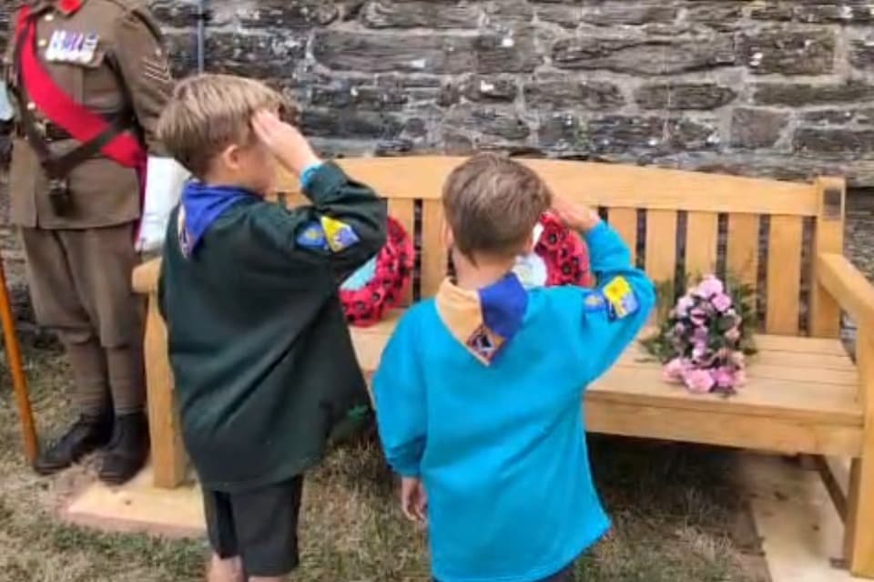 Memorial bench honours First World War gunner whose love letters touched a ...