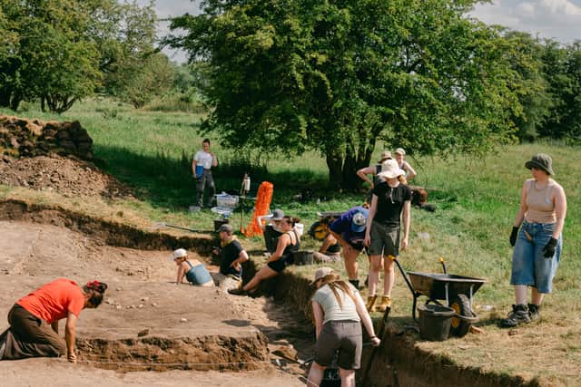 Students at the dig