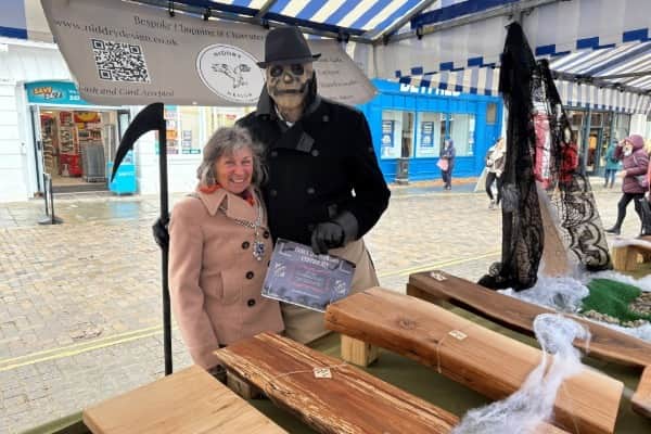 2025 Best Dressed Trader winner Niddry Design awarded by Mayor Diane Lyle