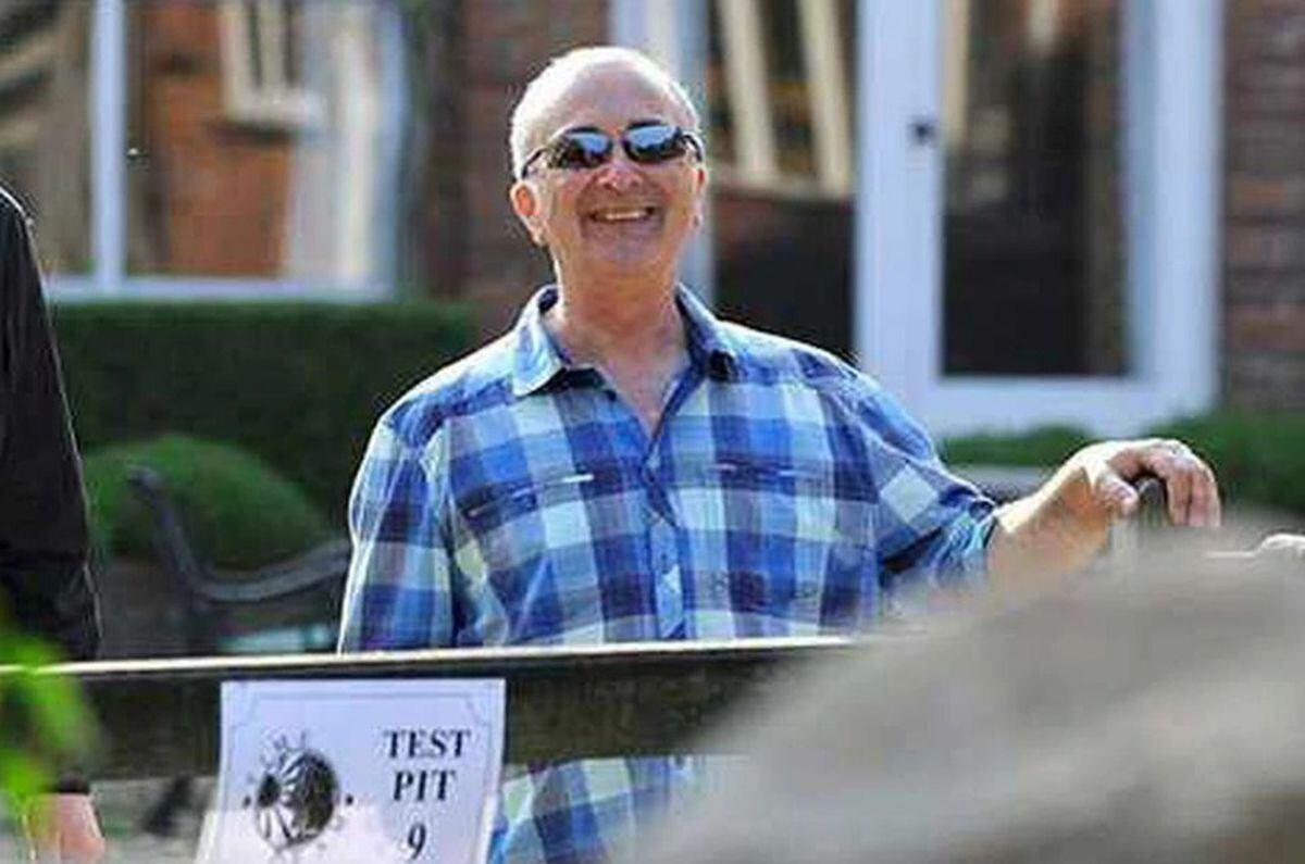 A behind-the-scenes shot of Tony Robinson in Bitterley (2011).