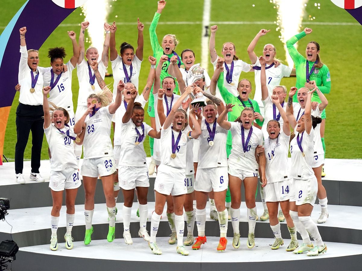England celebrate their Euro 2022 triumph