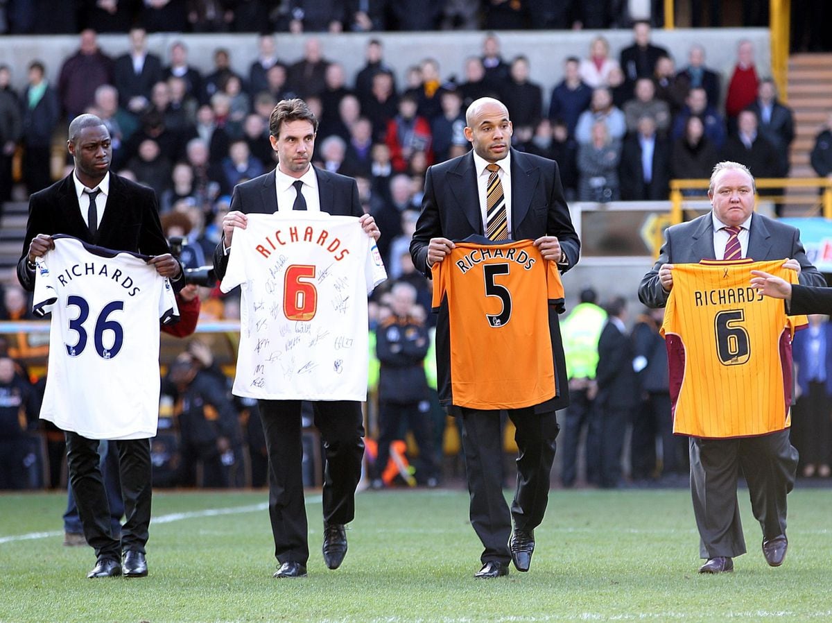 Former teammates of Dean Richards Ledley King, Claus Lundekvam, Matt Murray and Bradford City joint chairman Mark Lawn on the pitch as part of the tribute.
