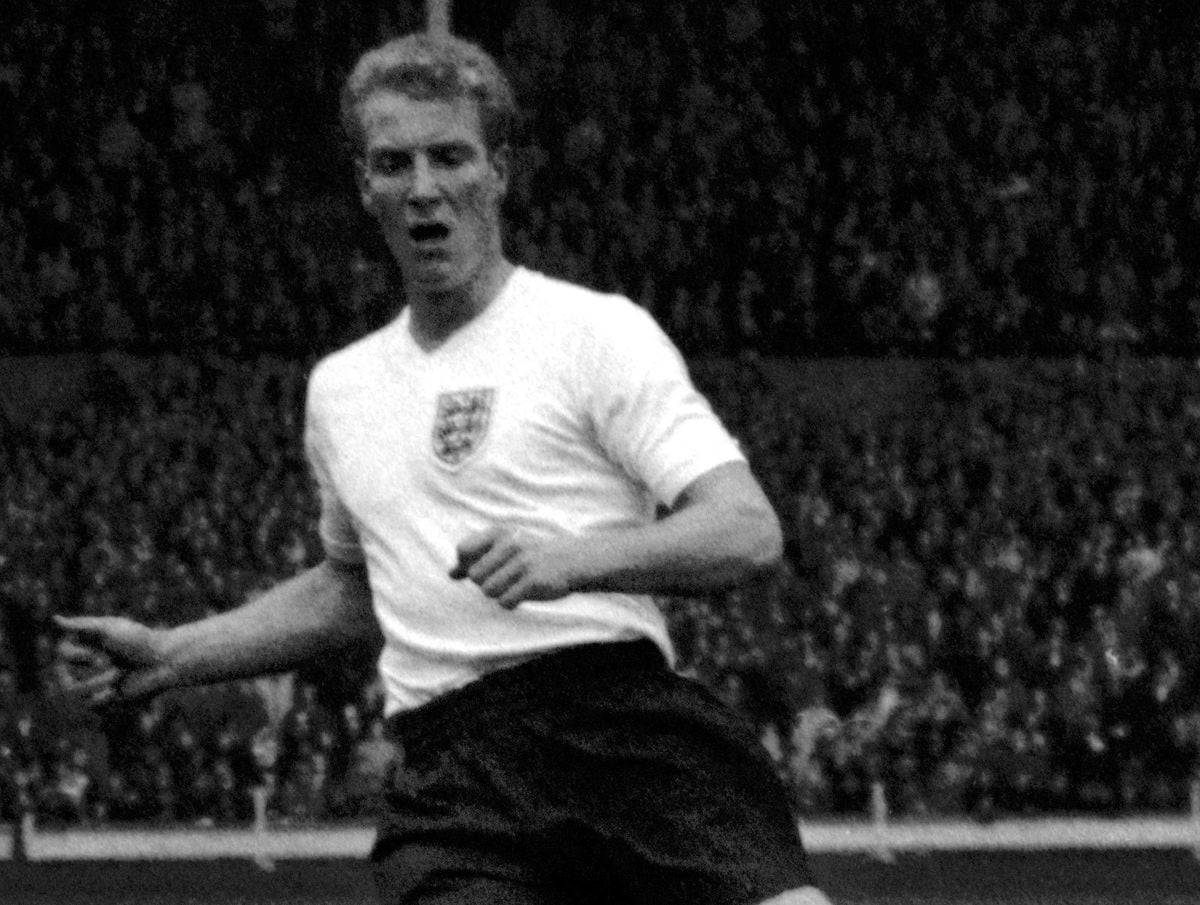 Ron Flowers, who was a member of the 1966 World Cup-winning squad, has died at the age of 87, the Football Association has announced.