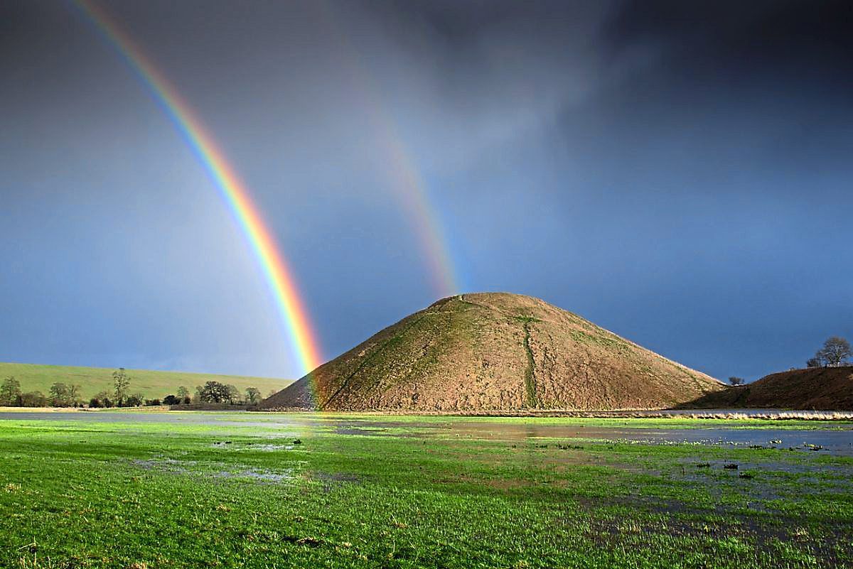 Mysterious – Silbury Hill in Wiltshire
