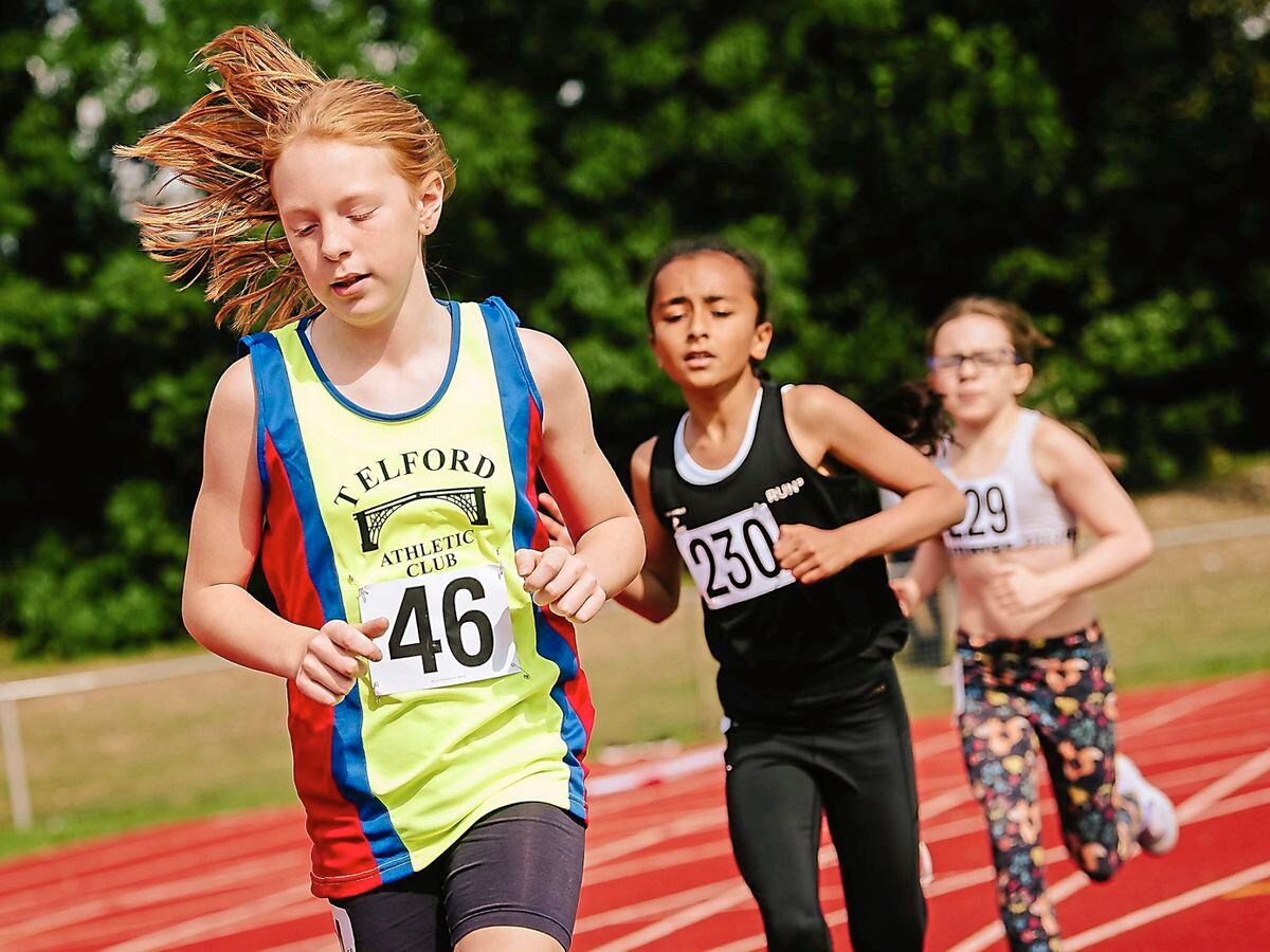 Telford Games at Oakengates Leisure Centre. In Picture: U11 Girls 600m