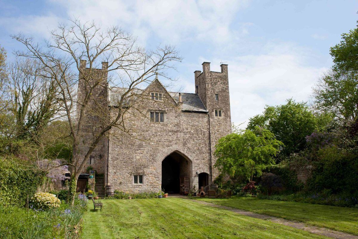 The Welsh Gatehouse in Chepstow is a one-bedroom, Grade II Listed building, dating back over 700 years