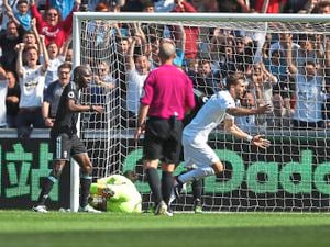 Fernando Llorente completes Swansea’s turnaround against Albion in 2017 (AMA)
