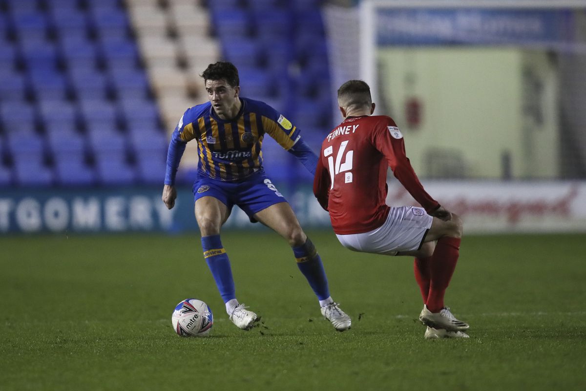 Oliver Norburn of Shrewsbury Town and Oliver Finney of Crewe Alexandra. (AMA)