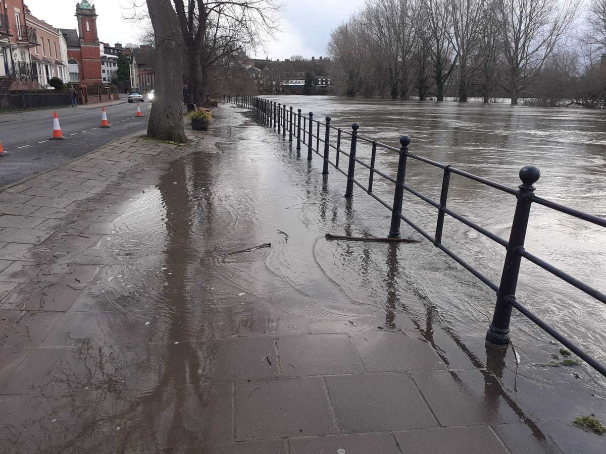 The water level opposite Benbow Quay at Shrewsbury