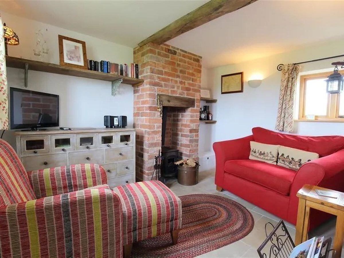 The Shooting Folly: the living room. Photo: Sykes Holiday Cottages.