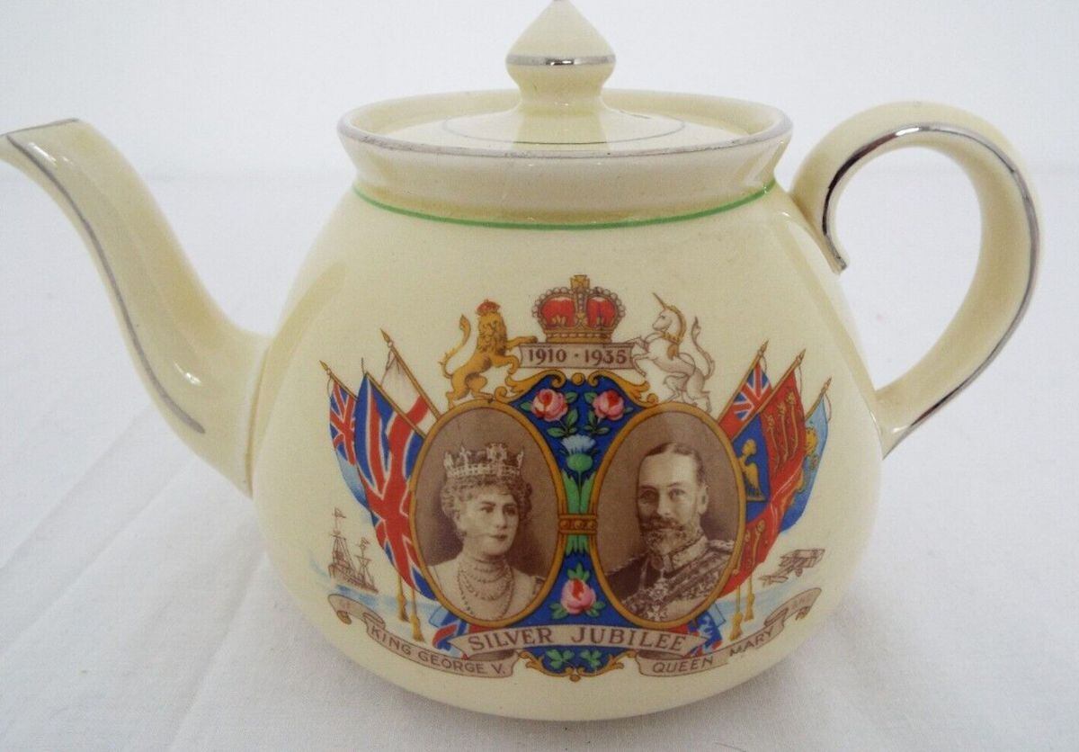 A King George VI tea pot