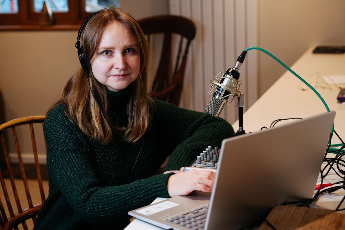 La refugiada ucraniana, Hanna Zarystka, se aseguró un lugar como presentadora de radio en Pure Gold UK de Market Drayton Radio