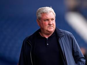 WEST BROMWICH, ENGLAND - APRIL 09: West Bromwich Albion manager Steve Bruce arrives for the Sky Bet Championship match between West Bromwich Albion and Stoke City at The Hawthorns on April 9, 2022 in West Bromwich, England. (Photo by Malcolm Couzens - WBA/West Bromwich Albion FC via Getty Images).