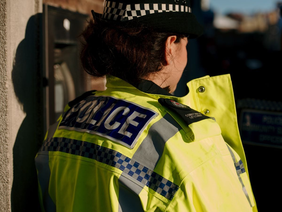 Police have issued advice after a man was reported approaching children 