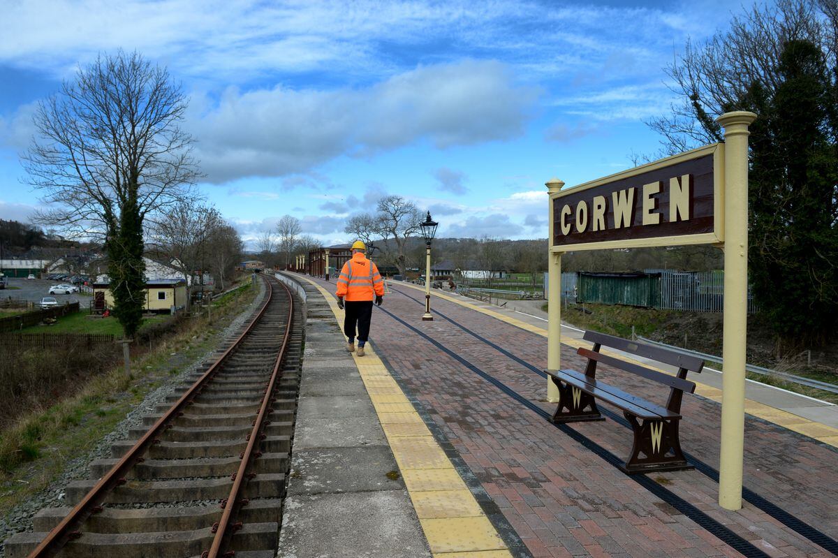 Empty platform at Corwen Station