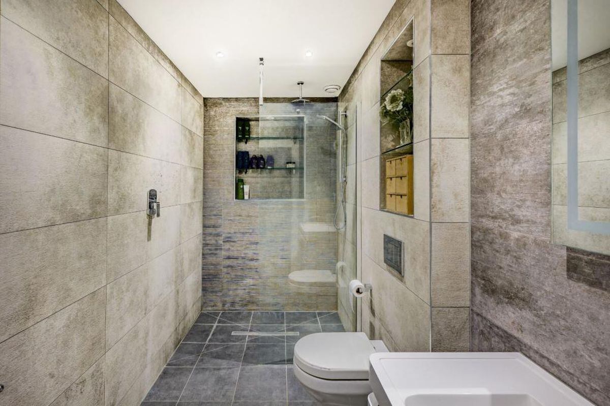 One of the bathrooms with a rustic but modern style. Photo: Strutt & Parker/Rightmove