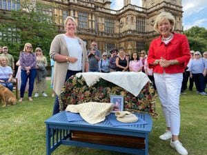 Antiques Roadshow expert shocked to discover rare Tudor sleeve in Nottingham
