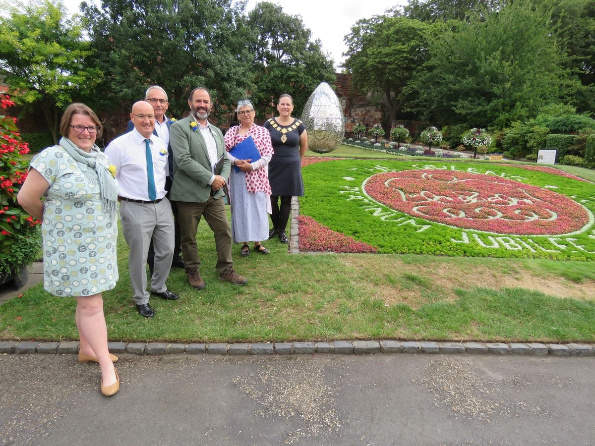 Shrewsbury Town Council welcomed In Bloom judges to inspect floral displays