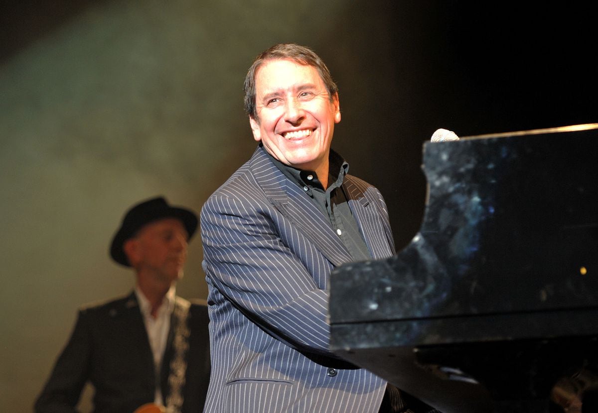 who is on tour with jools holland