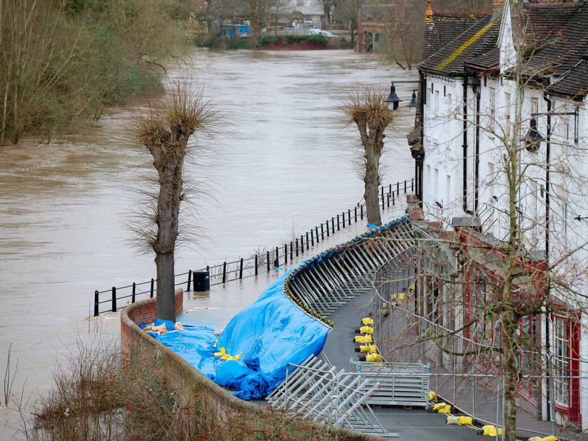 Flood defences at the Wharfage, Ironbridge