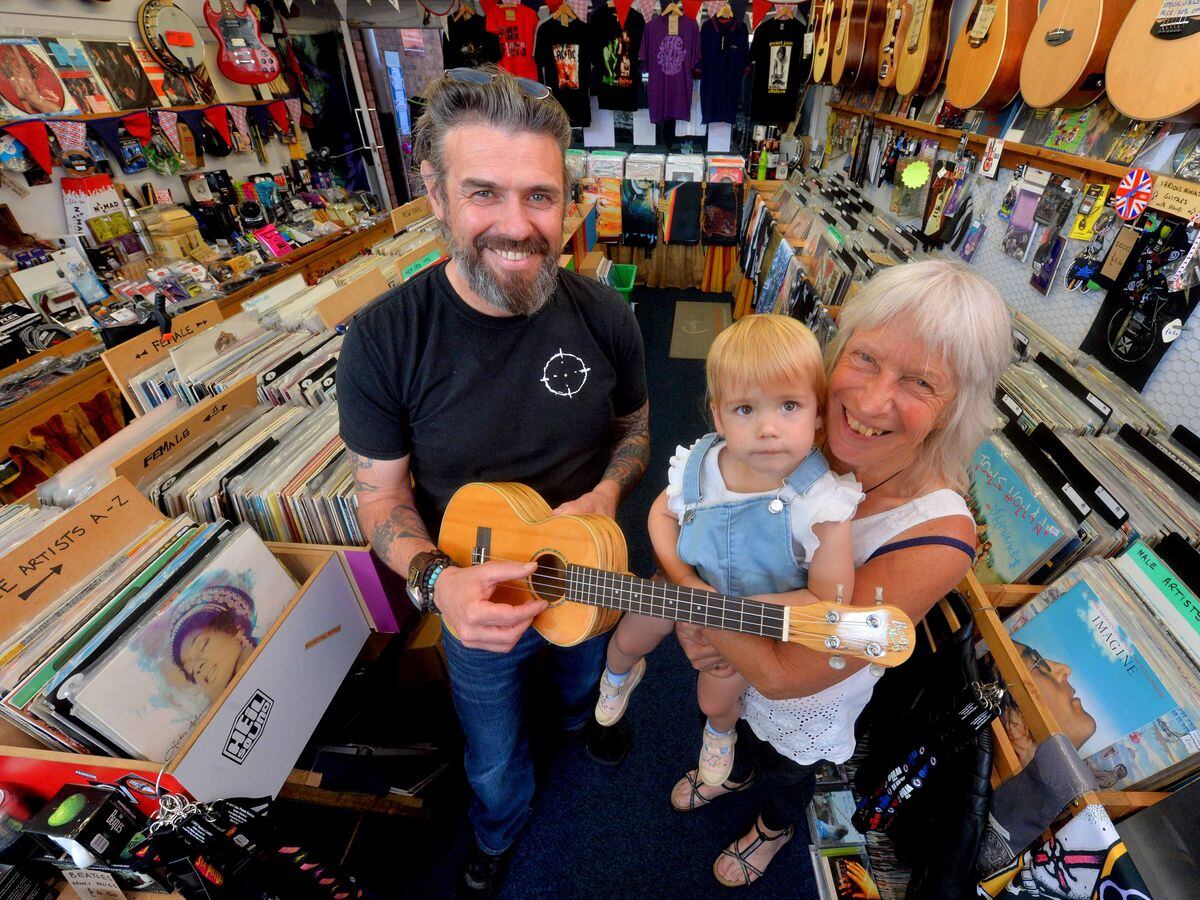 Jude Paton and Frankie O'Connor with Jude's grandaughter Everley O'Boyle 