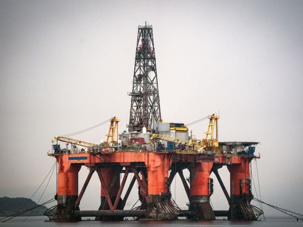 Oil rigs â Cromarty Firth