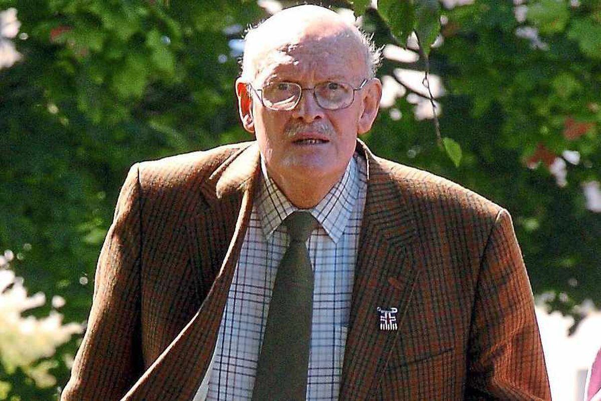 Ex-headteacher accused of sexually abusing pupils dies, aged 84