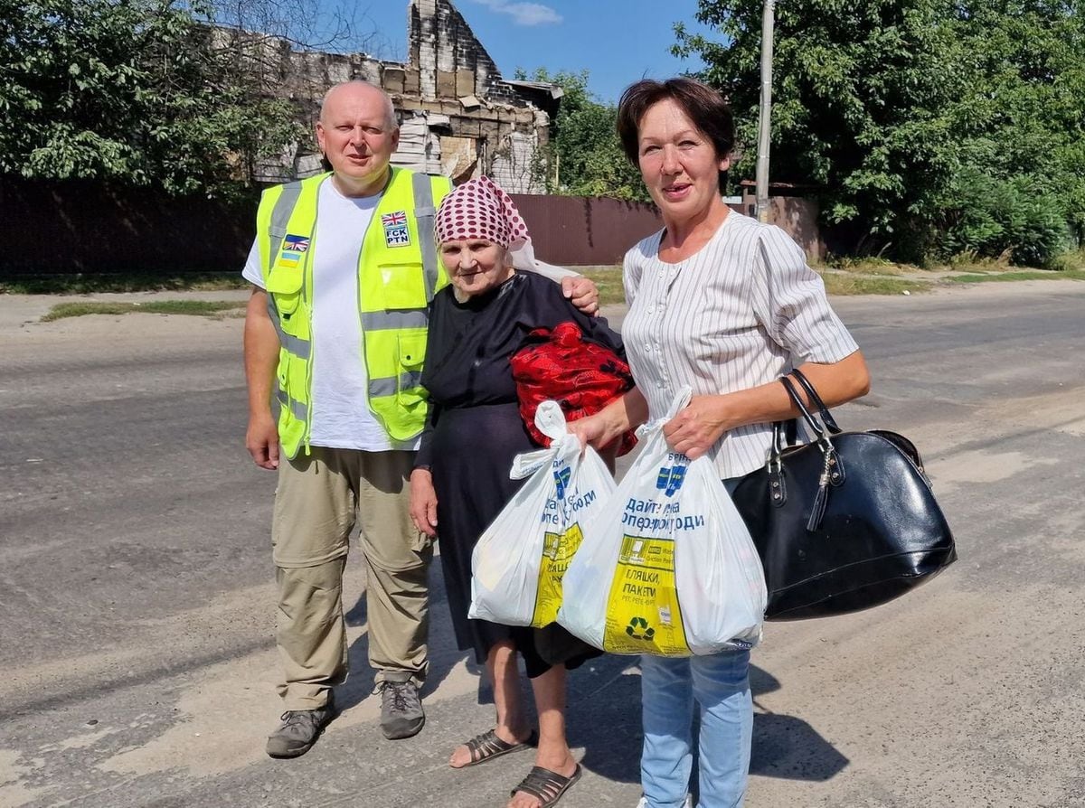 Gary Fear delivers food to people in Ukraine  