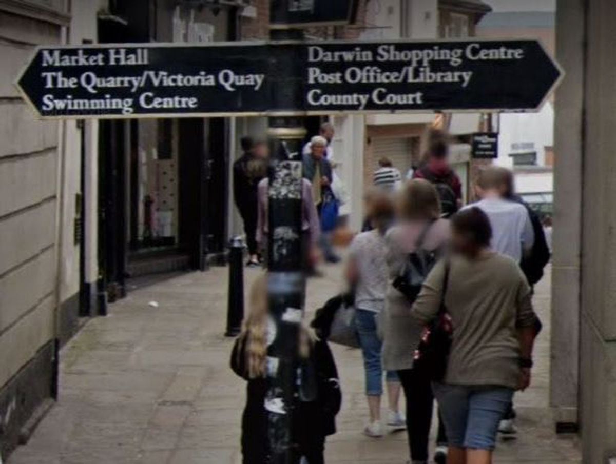 The alleyway where the man was seen. Photo: Google.