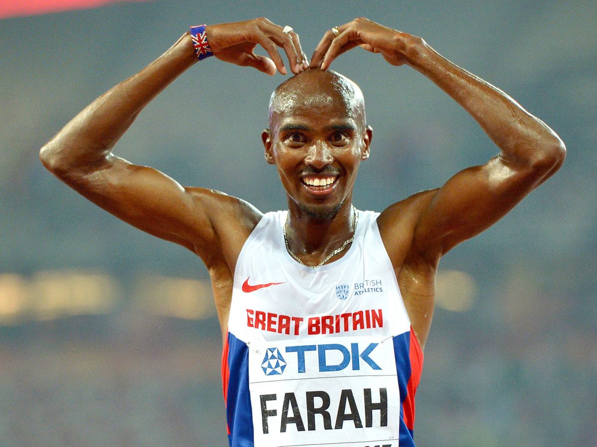 Mo Farah célèbre après avoir remporté l'or au 10'000 mètres hommes lors des Championnats du monde 2015 à Pékin.