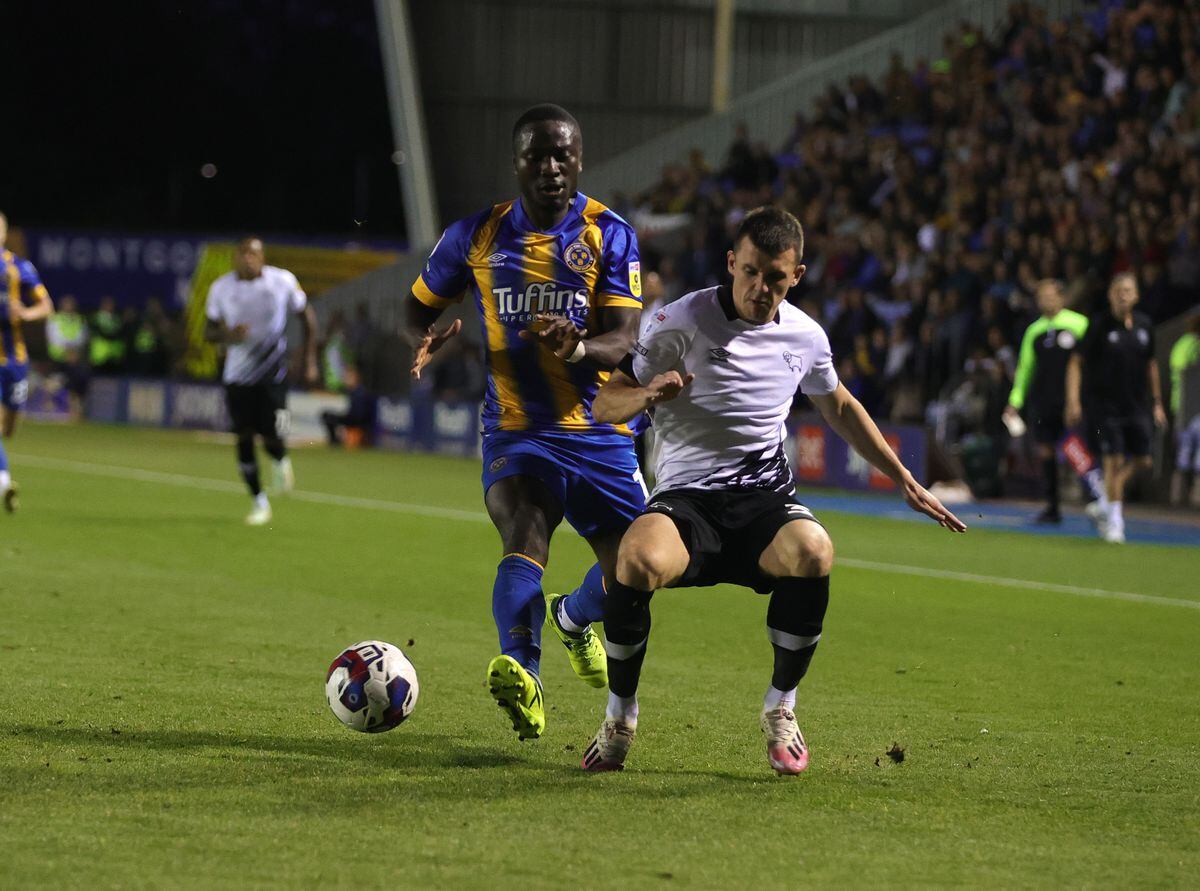 \Dan Udoh of Shrewsbury Town and Jason Knight of Derby County (AMA)